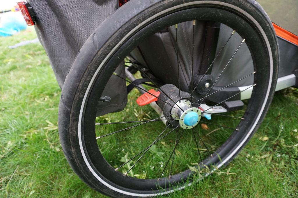 Attaching thule chariot outlet to bike